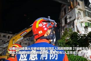 佩利斯特里本场数据：2射2正传射建功，1次关键传球，获评8.0分